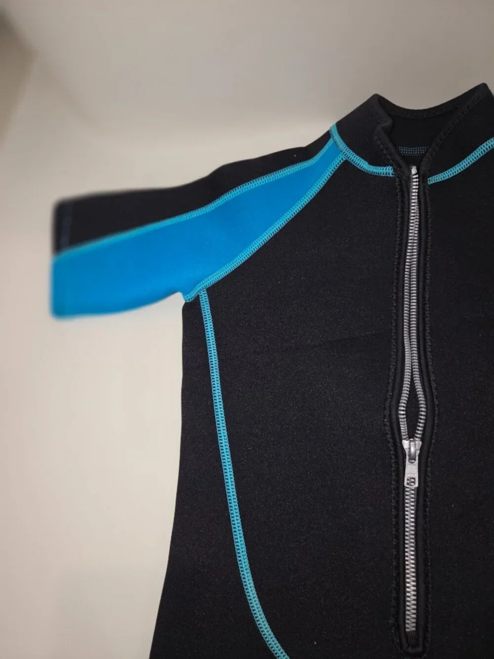 SeaSkin Wetsuit Sz 10 Youth In Great Condition w/out tags